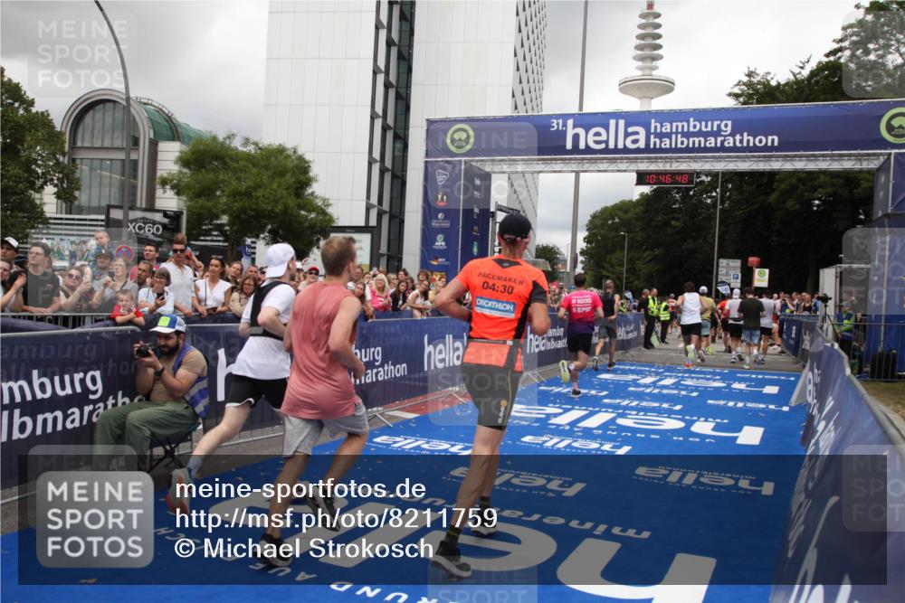 29.06.2025 - hella hamburg halbmarathon Michael Strokosch http://msf.ph/oto/8211759 29.06.2025 10:46:47 Ziel 1920, 1942, 3976, 6630, 11858, 13554, 14541, 15026, 15714, 15900, 16175, 17353, 17743, 17865, 18297, 19128 meine-sportfotos.de