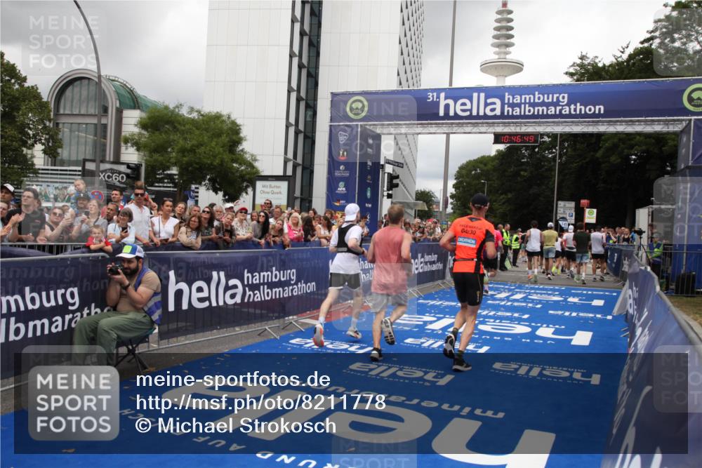 29.06.2025 - hella hamburg halbmarathon Michael Strokosch http://msf.ph/oto/8211778 29.06.2025 10:46:47 Ziel 1920, 1942, 3976, 6630, 11858, 13554, 14541, 15026, 15714, 15900, 16175, 17353, 17743, 17865, 18297, 19128 meine-sportfotos.de