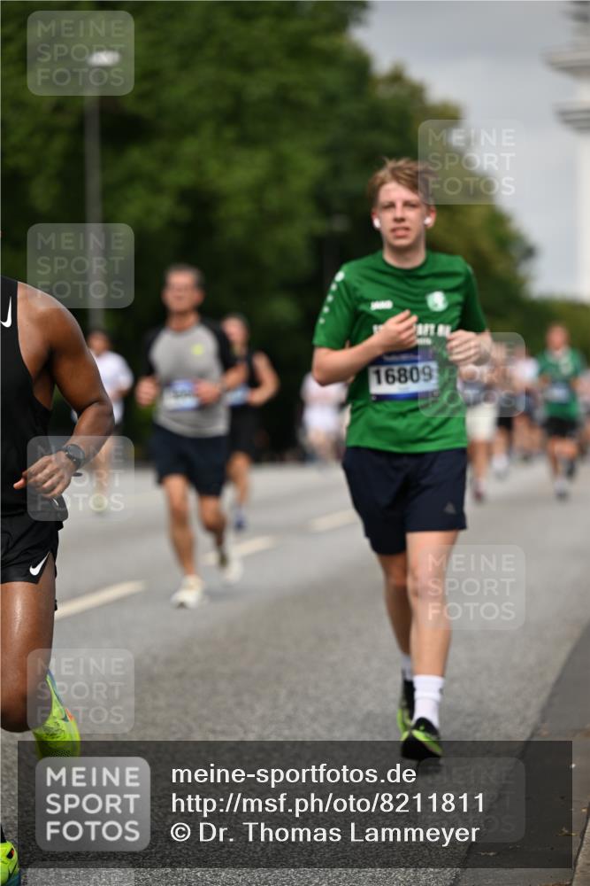 29.06.2025 - hella hamburg halbmarathon Dr. Thomas Lammeyer http://msf.ph/oto/8211811 29.06.2025 10:12:37 Kennedybrücke 1147, 1188, 1527, 2190, 2309, 2978, 5100, 5885, 6590, 6674, 6918, 7348, 7453, 9071, 9457, 9616, 9718, 9966, 10857 meine-sportfotos.de