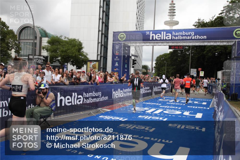 29.06.2025 - hella hamburg halbmarathon Michael Strokosch http://msf.ph/oto/8211876 29.06.2025 10:46:49 Ziel 1942, 3976, 6630, 11858, 13940, 14541, 15900, 16175, 17353, 17669, 17743, 17865, 19128 meine-sportfotos.de
