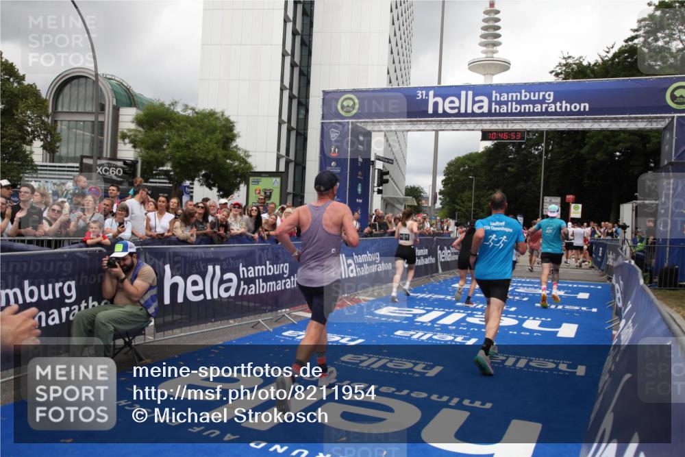 29.06.2025 - hella hamburg halbmarathon Michael Strokosch http://msf.ph/oto/8211954 29.06.2025 10:46:51 Ziel 3976, 6630, 11858, 13940, 14541, 15900, 16175, 17353, 17492, 17669, 17743, 17865, 17892, 19128 meine-sportfotos.de
