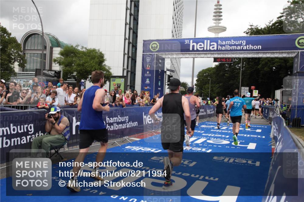 29.06.2025 - hella hamburg halbmarathon Michael Strokosch http://msf.ph/oto/8211994 29.06.2025 10:46:52 Ziel 3976, 6630, 11858, 13940, 14541, 15900, 17172, 17353, 17492, 17669, 17743, 17892, 19105, 19128 meine-sportfotos.de