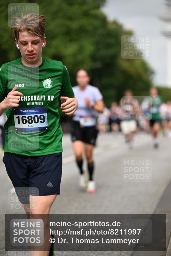 29.06.2025 - hella hamburg halbmarathon Dr. Thomas Lammeyer http://msf.ph/oto/8211997 29.06.2025 10:12:39 Kennedybrücke 1147, 1188, 1527, 2190, 2309, 2978, 5100, 5885, 6590, 6674, 6918, 7348, 7453, 9457, 9616, 9718, 9966, 10857 meine-sportfotos.de
