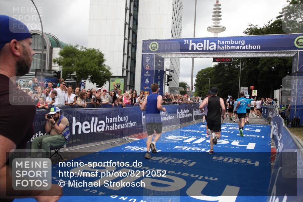 29.06.2025 - hella hamburg halbmarathon Michael Strokosch http://msf.ph/oto/8212052 29.06.2025 10:46:53 Ziel 3976, 4091, 6630, 11858, 13940, 14541, 15900, 17172, 17353, 17492, 17669, 17743, 17892, 19105 meine-sportfotos.de