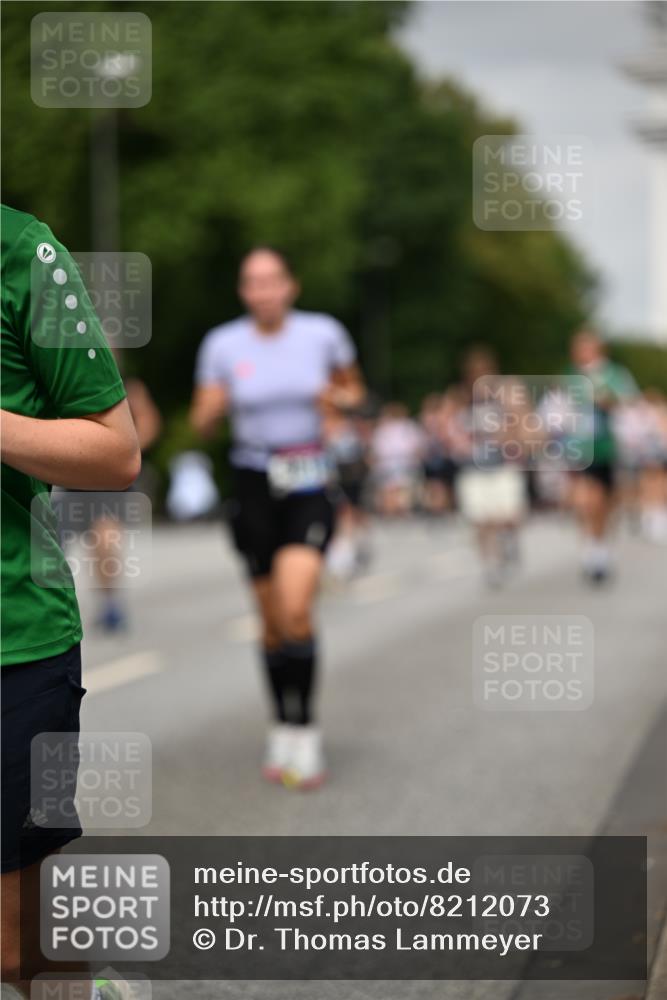 29.06.2025 - hella hamburg halbmarathon Dr. Thomas Lammeyer http://msf.ph/oto/8212073 29.06.2025 10:12:39 Kennedybrücke 1147, 1188, 1527, 2190, 2309, 2978, 5100, 5885, 6590, 6674, 6918, 7348, 7453, 9457, 9616, 9718, 9966, 10857 meine-sportfotos.de