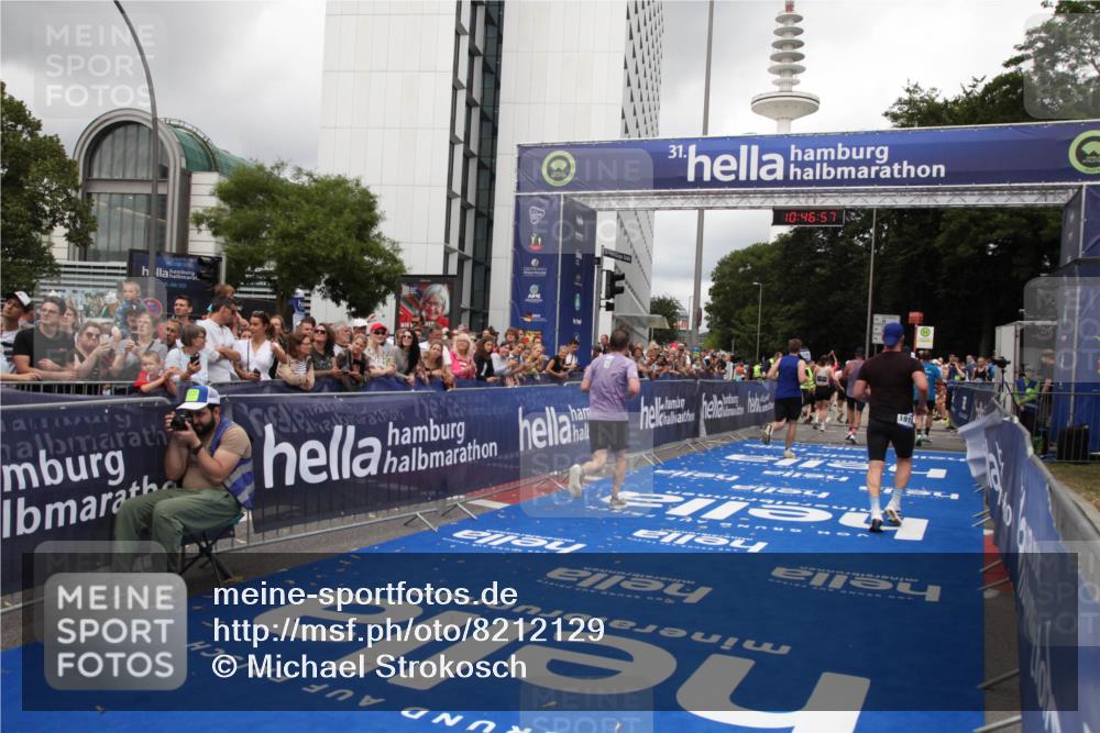 29.06.2025 - hella hamburg halbmarathon Michael Strokosch http://msf.ph/oto/8212129 29.06.2025 10:46:55 Ziel 4091, 11858, 13940, 14385, 14541, 15900, 17172, 17353, 17492, 17669, 17892, 19105 meine-sportfotos.de