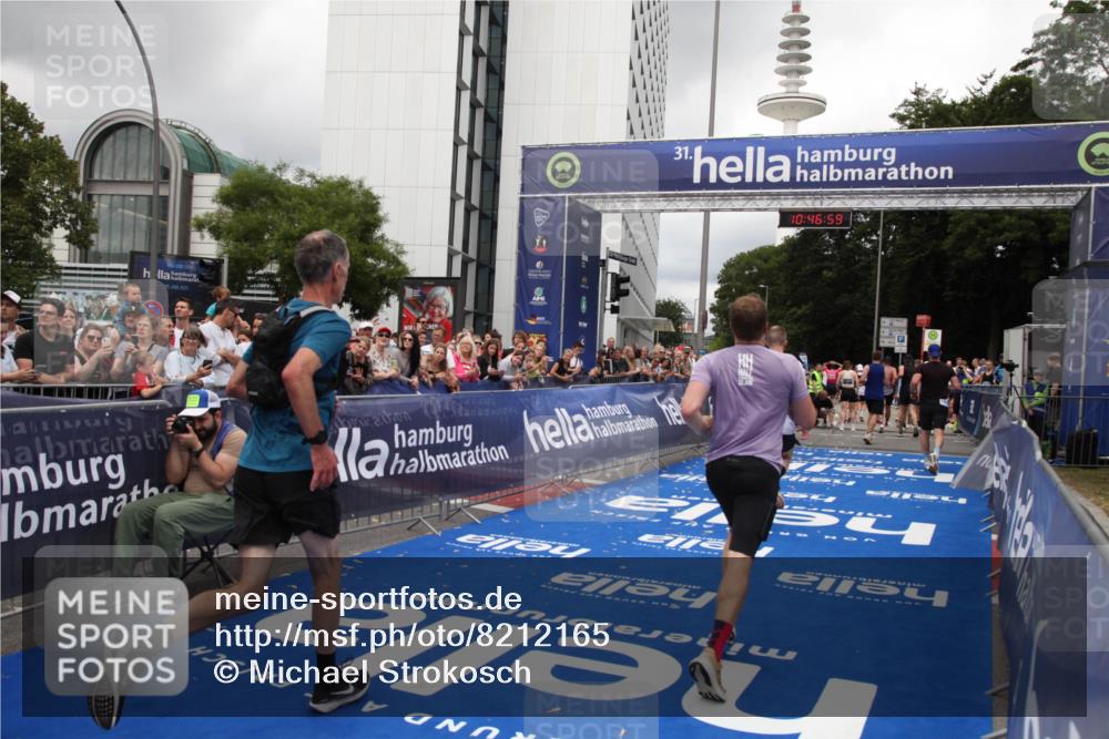 29.06.2025 - hella hamburg halbmarathon Michael Strokosch http://msf.ph/oto/8212165 29.06.2025 10:46:57 Ziel 1139, 4091, 13940, 14385, 17172, 17492, 17669, 17892, 19105 meine-sportfotos.de