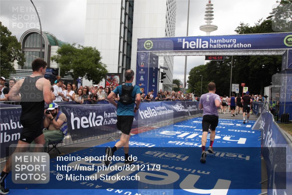 29.06.2025 - hella hamburg halbmarathon Michael Strokosch http://msf.ph/oto/8212179 29.06.2025 10:46:58 Ziel 1139, 1689, 4091, 13940, 14385, 14594, 16081, 17172, 17492, 17892, 17979, 19105 meine-sportfotos.de