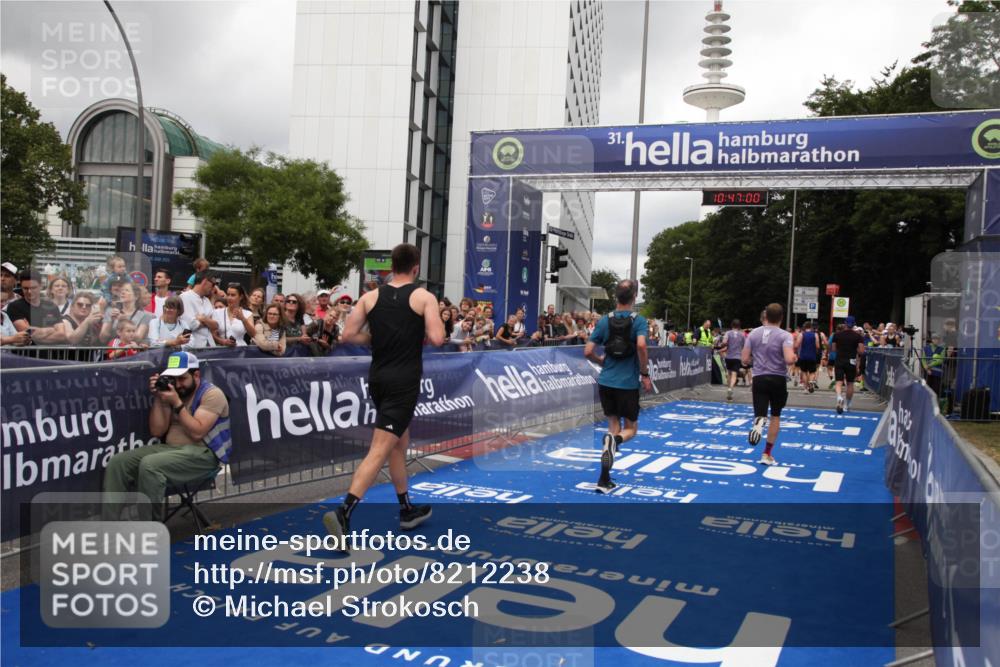 29.06.2025 - hella hamburg halbmarathon Michael Strokosch http://msf.ph/oto/8212238 29.06.2025 10:46:58 Ziel 1139, 1689, 4091, 13940, 14385, 14594, 16081, 17172, 17492, 17892, 17979, 19105 meine-sportfotos.de