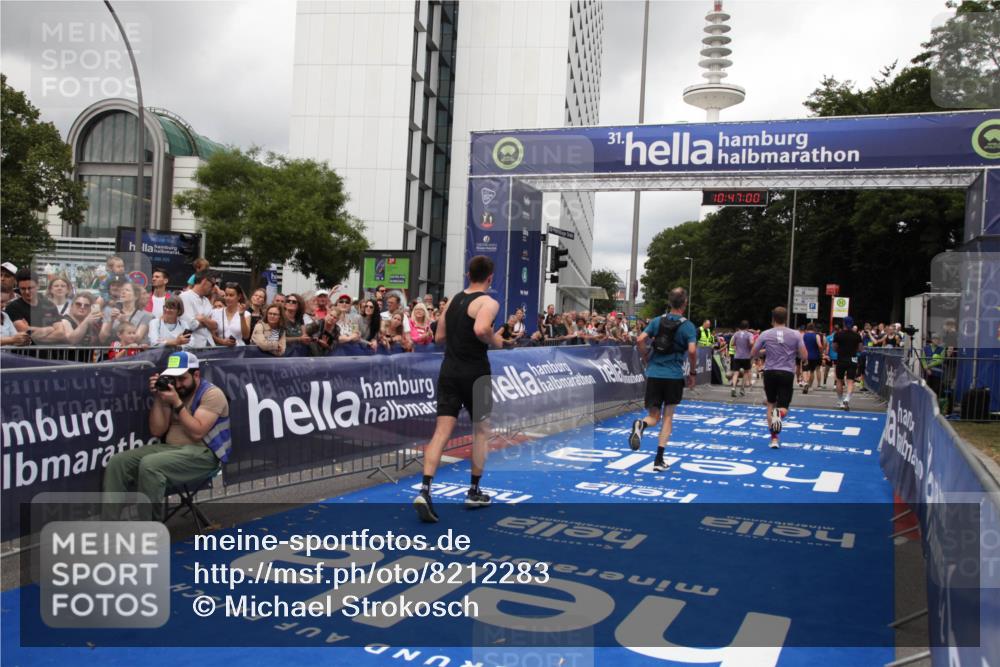 29.06.2025 - hella hamburg halbmarathon Michael Strokosch http://msf.ph/oto/8212283 29.06.2025 10:46:59 Ziel 1139, 1689, 4091, 13728, 14385, 14449, 14594, 16081, 17172, 17492, 17892, 17979, 19105 meine-sportfotos.de