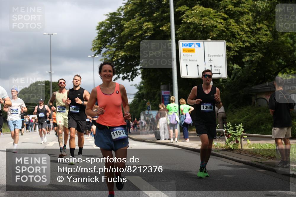 29.06.2025 - hella hamburg halbmarathon Yannick Fuchs http://msf.ph/oto/8212376 29.06.2025 10:45:22 20KM 1335, 1366, 2411, 2540, 2636, 2823, 2946, 4297, 4404, 4967, 5087, 5336, 5600, 5820, 7224, 7369, 7943, 8261, 8508, 8930, 8989, 9214, 9476, 9793, 9959, 10057, 10215, 10508, 10603, 10667, 10691, 10868, 11124, 11422, 11512, 11625, 11733, 12450, 12778, 13073, 13403, 13799, 14012, 14248, 14458, 15426, 15480, 15871, 15899, 16666, 16907, 17530, 17823, 18820, 19007, 19020, 19053 meine-sportfotos.de