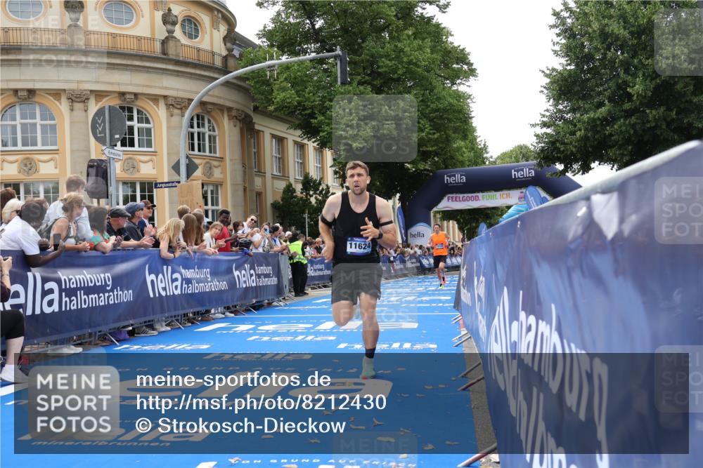 29.06.2025 - hella hamburg halbmarathon Strokosch-Dieckow http://msf.ph/oto/8212430 29.06.2025 10:22:58 Ziel 4128, 7862, 11624, 16548, 18328 meine-sportfotos.de