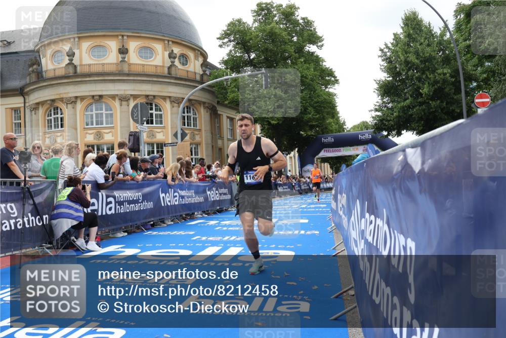 29.06.2025 - hella hamburg halbmarathon Strokosch-Dieckow http://msf.ph/oto/8212458 29.06.2025 10:22:58 Ziel 4128, 7862, 11624, 16548, 18328 meine-sportfotos.de