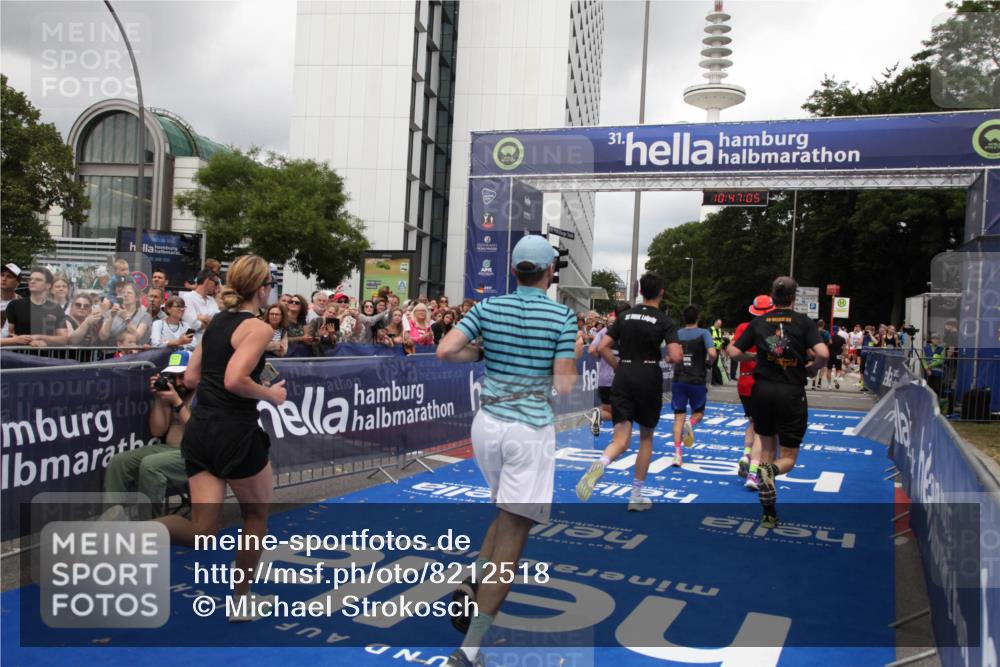 29.06.2025 - hella hamburg halbmarathon Michael Strokosch http://msf.ph/oto/8212518 29.06.2025 10:47:03 Ziel 1139, 1689, 4377, 9794, 10122, 13728, 14385, 14415, 14449, 14594, 14783, 15825, 16081, 17979 meine-sportfotos.de