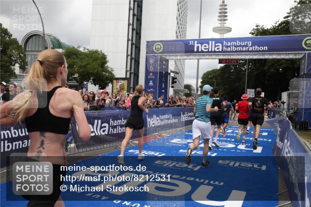 29.06.2025 - hella hamburg halbmarathon Michael Strokosch http://msf.ph/oto/8212531 29.06.2025 10:47:04 Ziel 1139, 1689, 4377, 5472, 9794, 10122, 13728, 14385, 14415, 14449, 14594, 14783, 15825, 16081, 17979 meine-sportfotos.de