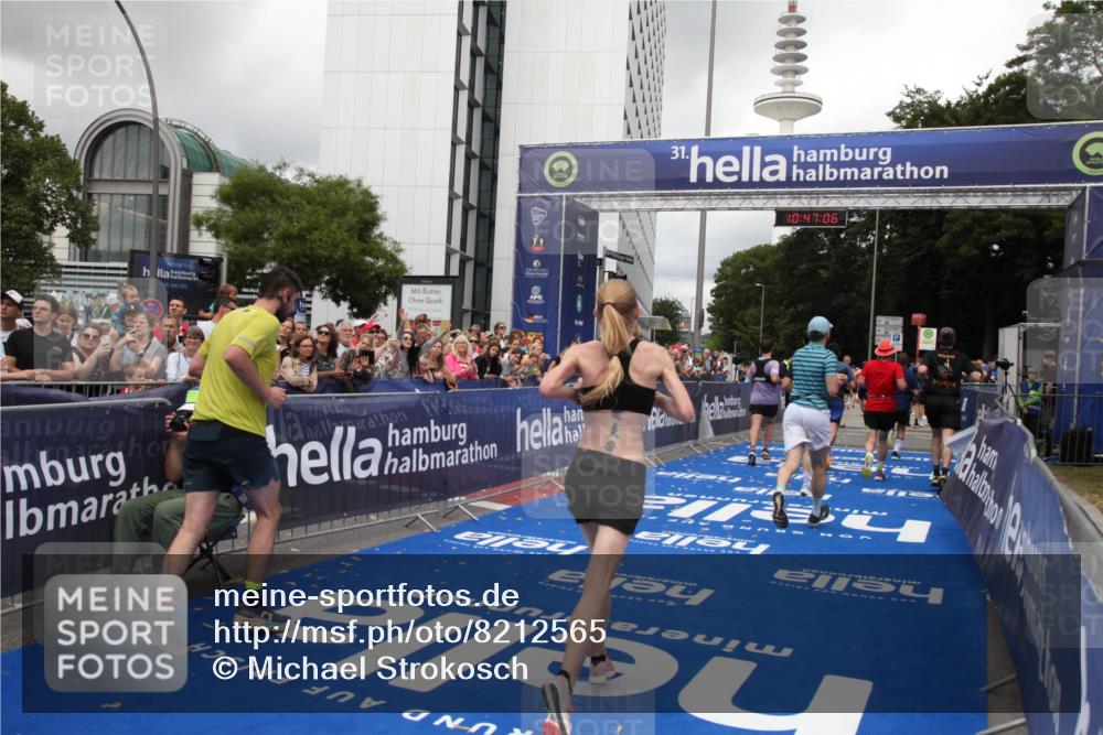 29.06.2025 - hella hamburg halbmarathon Michael Strokosch http://msf.ph/oto/8212565 29.06.2025 10:47:05 Ziel 1139, 1460, 1689, 4377, 5472, 6700, 9794, 10122, 13728, 14415, 14449, 14594, 14783, 15825, 16081, 17979 meine-sportfotos.de