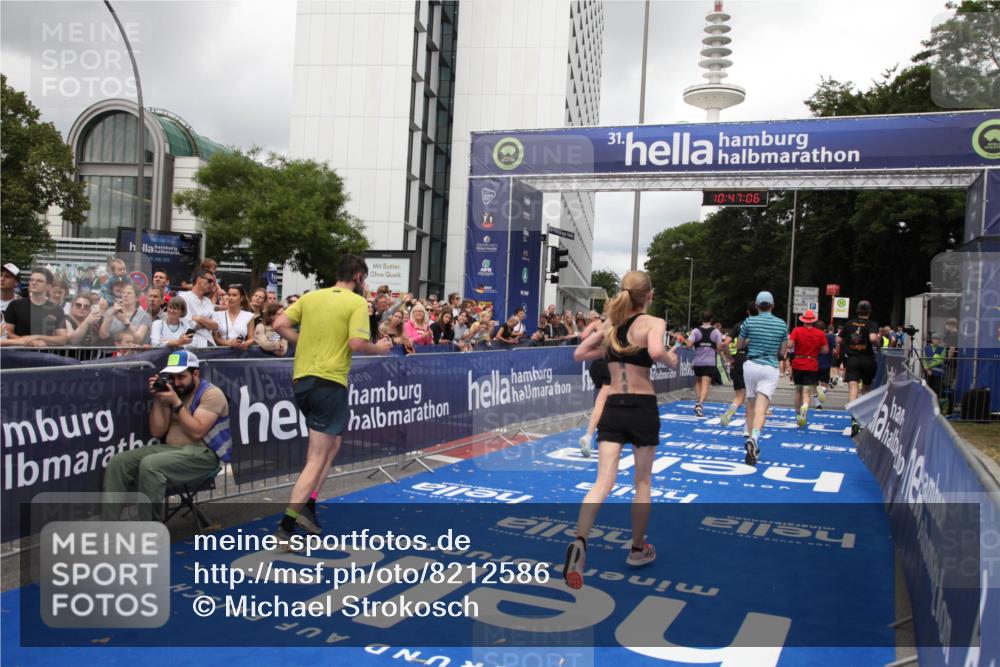 29.06.2025 - hella hamburg halbmarathon Michael Strokosch http://msf.ph/oto/8212586 29.06.2025 10:47:05 Ziel 1139, 1460, 1689, 4377, 5472, 6700, 9794, 10122, 13728, 14415, 14449, 14594, 14783, 15825, 16081, 17979 meine-sportfotos.de