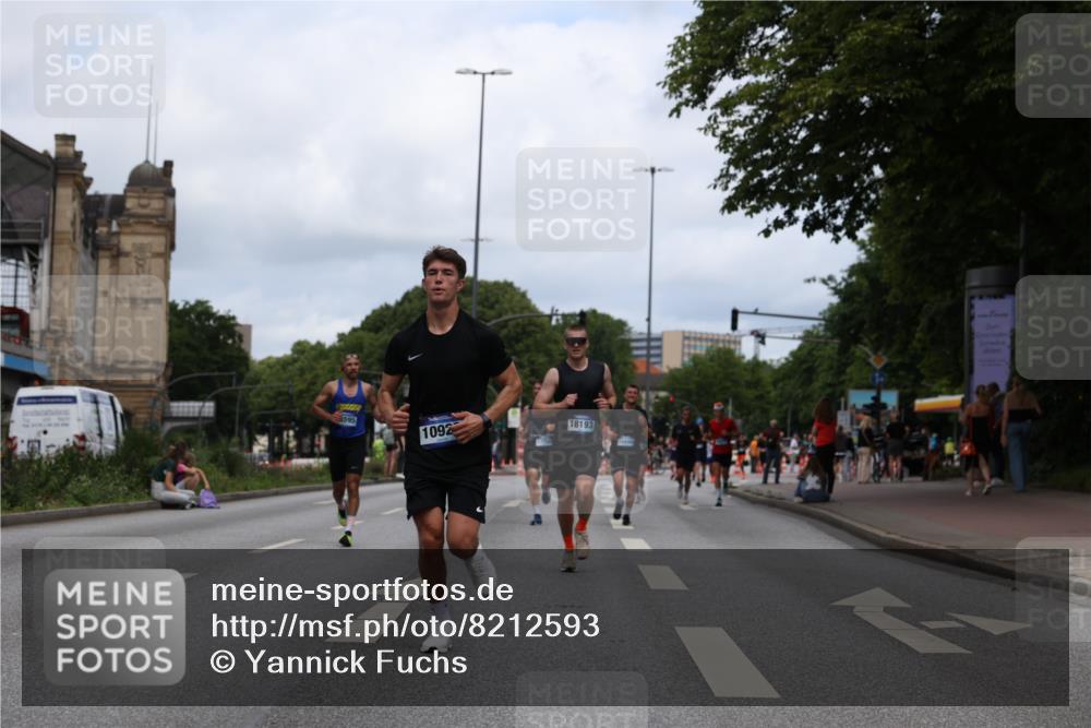 29.06.2025 - hella hamburg halbmarathon Yannick Fuchs http://msf.ph/oto/8212593 29.06.2025 10:32:30 20KM 1505, 2404, 3480, 3790, 5791, 7152, 7154, 7743, 8571, 9017, 9171, 9643, 9944, 10793, 10922, 11106, 11423, 11952, 13148, 13595, 13900, 14274, 15303, 15382, 15888, 16698, 17726, 18103, 18193, 18276, 18277, 18723 meine-sportfotos.de