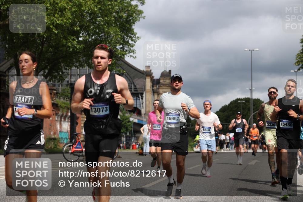29.06.2025 - hella hamburg halbmarathon Yannick Fuchs http://msf.ph/oto/8212617 29.06.2025 10:45:23 20KM 1335, 1366, 2411, 2540, 2636, 2823, 2946, 4297, 4404, 4839, 4967, 5087, 5336, 5600, 5820, 7224, 7369, 7943, 8261, 8508, 8930, 8989, 9214, 9476, 9739, 9793, 9959, 10057, 10215, 10508, 10603, 10667, 10691, 10868, 11124, 11512, 11625, 11733, 12450, 12778, 13073, 13403, 13707, 13799, 14012, 14248, 14458, 15426, 15480, 15496, 15871, 15899, 16666, 16907, 17530, 17823, 18820, 19007, 19020, 19053 meine-sportfotos.de