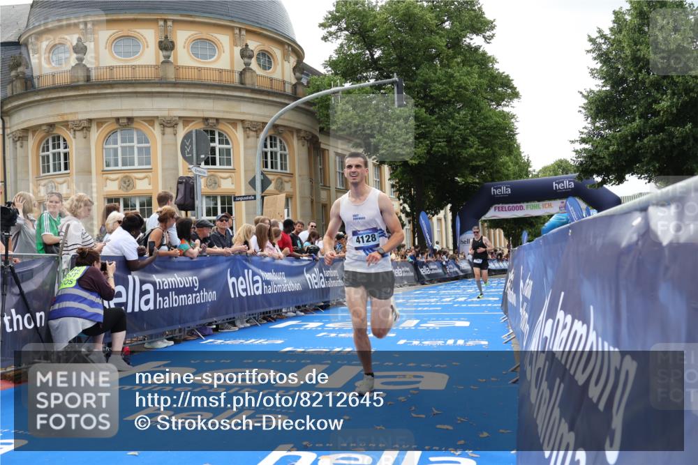 29.06.2025 - hella hamburg halbmarathon Strokosch-Dieckow http://msf.ph/oto/8212645 29.06.2025 10:23:04 Ziel 4128, 7862, 18328, 18930 meine-sportfotos.de