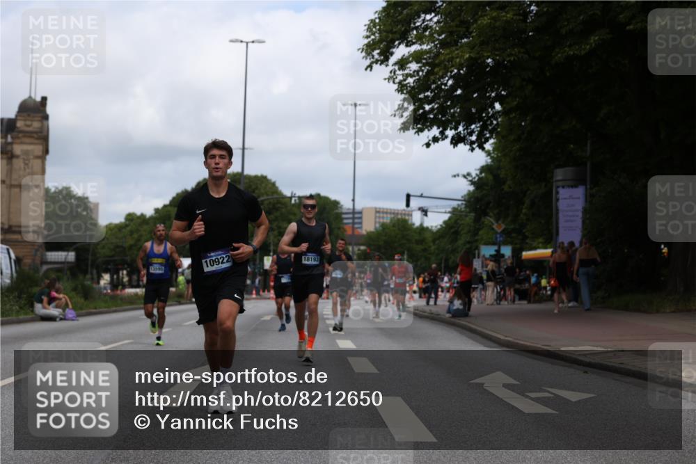 29.06.2025 - hella hamburg halbmarathon Yannick Fuchs http://msf.ph/oto/8212650 29.06.2025 10:32:31 20KM 1505, 2404, 3480, 3790, 5791, 7152, 7154, 7743, 8571, 9017, 9171, 9643, 9944, 10793, 10922, 11106, 11423, 11952, 13148, 13595, 13900, 14274, 15303, 15382, 15888, 16698, 17726, 18103, 18193, 18276, 18277, 18723 meine-sportfotos.de