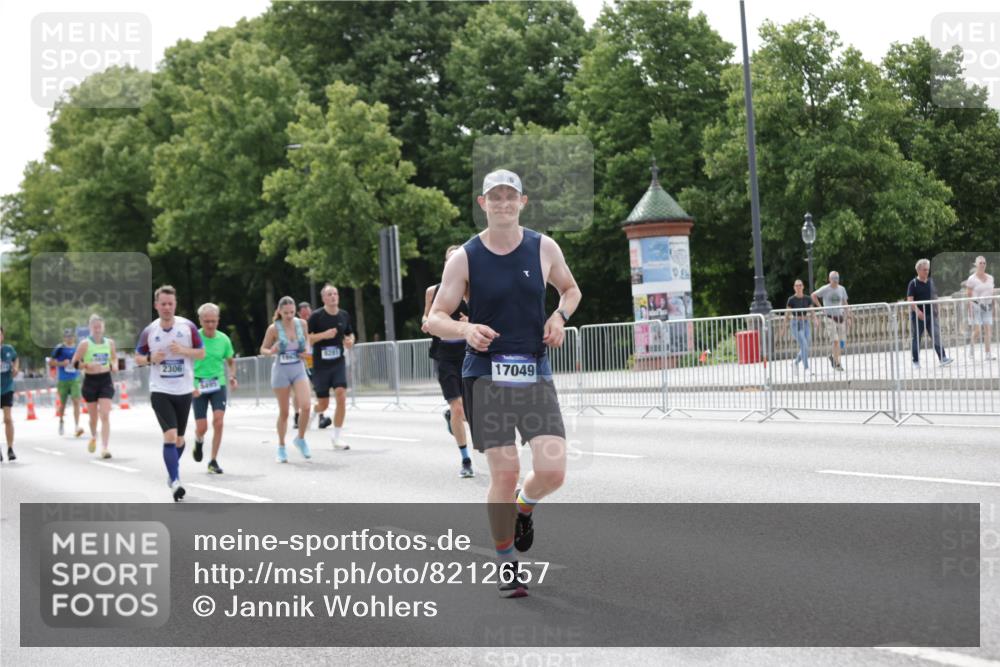 29.06.2025 - hella hamburg halbmarathon Jannik Wohlers http://msf.ph/oto/8212657 29.06.2025 10:26:39 Lombardsbrücke 1530, 1793, 1973, 2045, 2306, 4358, 5494, 5495, 5707, 6637, 7234, 7314, 8056, 8281, 9349, 10077, 10465, 11110, 13462, 14020, 14021, 15108, 16479, 17049, 17445, 18962, 18976, 18978 meine-sportfotos.de