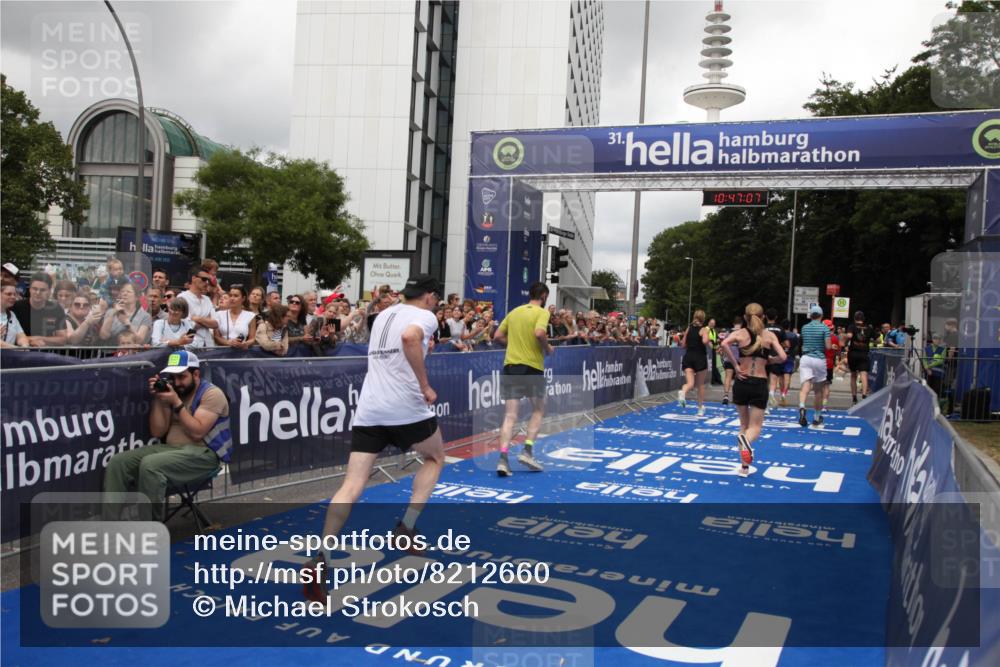 29.06.2025 - hella hamburg halbmarathon Michael Strokosch http://msf.ph/oto/8212660 29.06.2025 10:47:06 Ziel 1139, 1460, 1689, 4377, 5472, 6700, 9794, 10122, 13728, 14415, 14449, 14594, 14783, 15825, 16081, 17979 meine-sportfotos.de