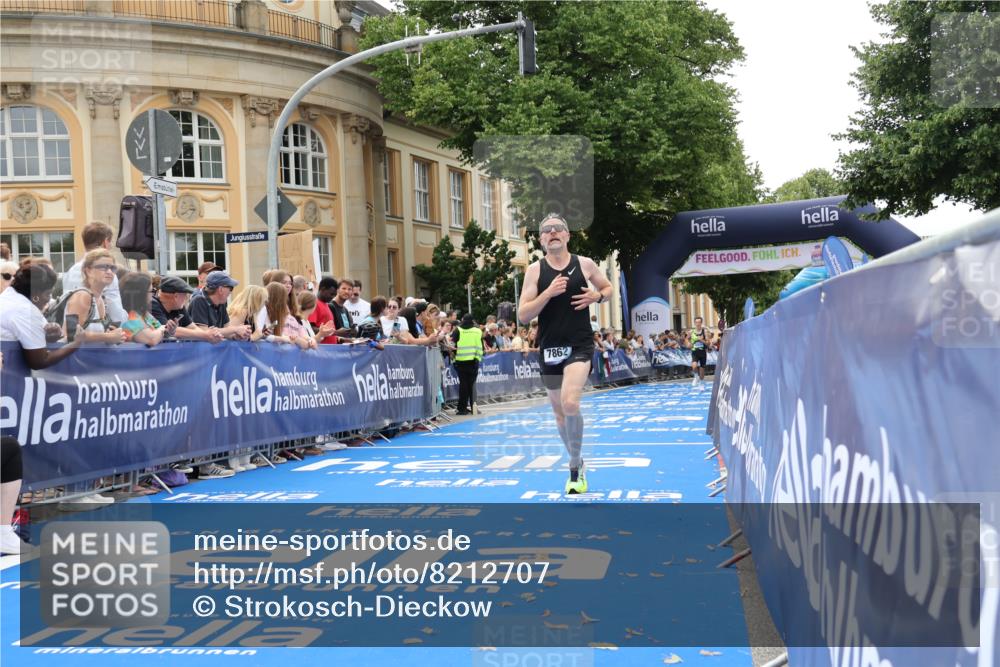 29.06.2025 - hella hamburg halbmarathon Strokosch-Dieckow http://msf.ph/oto/8212707 29.06.2025 10:23:06 Ziel 4128, 7862, 18930 meine-sportfotos.de