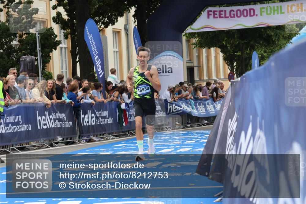 29.06.2025 - hella hamburg halbmarathon Strokosch-Dieckow http://msf.ph/oto/8212753 29.06.2025 10:23:09 Ziel 7862, 18930 meine-sportfotos.de