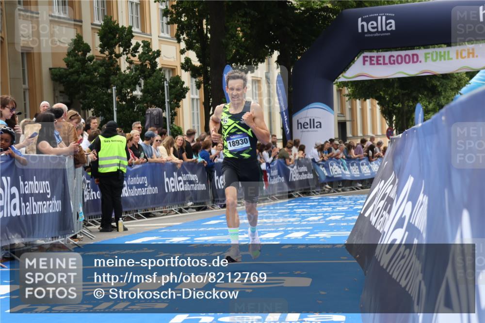 29.06.2025 - hella hamburg halbmarathon Strokosch-Dieckow http://msf.ph/oto/8212769 29.06.2025 10:23:10 Ziel 18930 meine-sportfotos.de