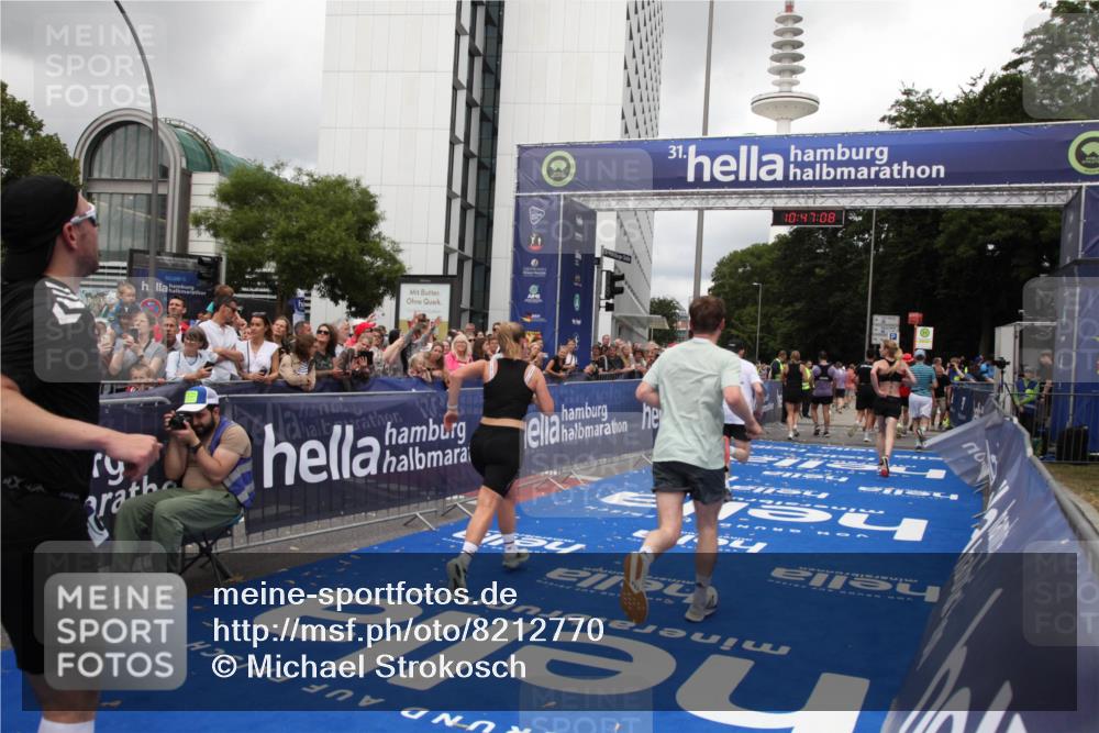 29.06.2025 - hella hamburg halbmarathon Michael Strokosch http://msf.ph/oto/8212770 29.06.2025 10:47:07 Ziel 1460, 1689, 4377, 5472, 6700, 9794, 10122, 12579, 13728, 14415, 14449, 14594, 14783, 15825, 16081, 17979 meine-sportfotos.de