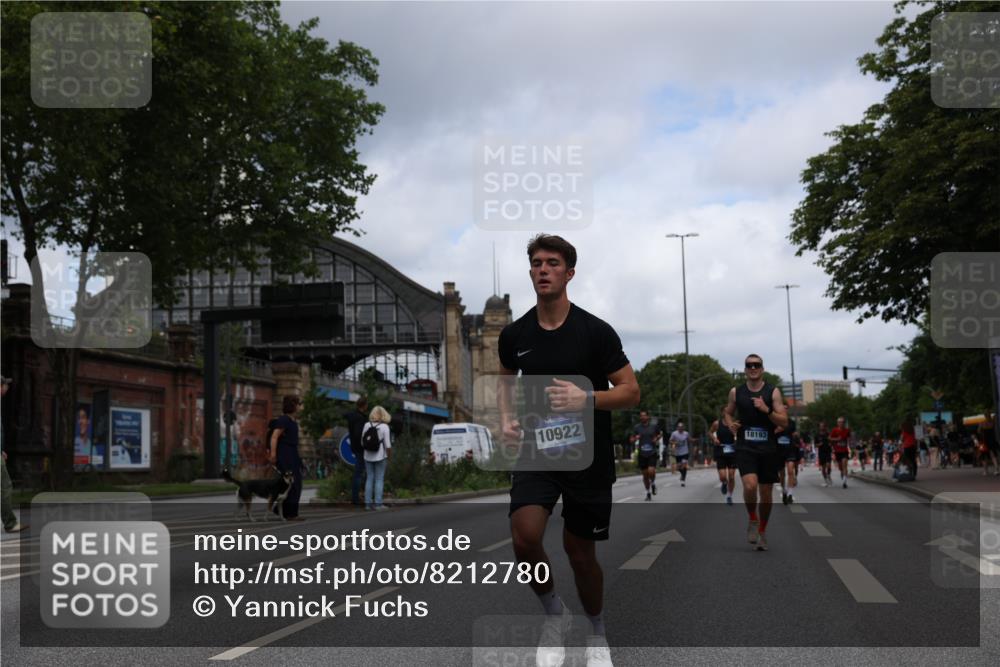 29.06.2025 - hella hamburg halbmarathon Yannick Fuchs http://msf.ph/oto/8212780 29.06.2025 10:32:32 20KM 1505, 2404, 3480, 3790, 5791, 7152, 7154, 7743, 8002, 8571, 9017, 9171, 9643, 9944, 10793, 10922, 11106, 11952, 13148, 13595, 13900, 14274, 15303, 15382, 15888, 16698, 17726, 18103, 18193, 18276, 18277, 18723 meine-sportfotos.de
