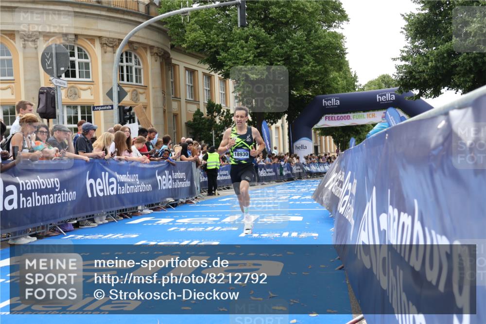 29.06.2025 - hella hamburg halbmarathon Strokosch-Dieckow http://msf.ph/oto/8212792 29.06.2025 10:23:11 Ziel 18930 meine-sportfotos.de