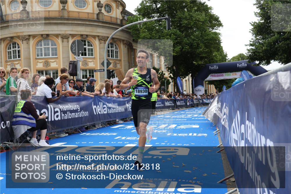 29.06.2025 - hella hamburg halbmarathon Strokosch-Dieckow http://msf.ph/oto/8212818 29.06.2025 10:23:12 Ziel 18930 meine-sportfotos.de