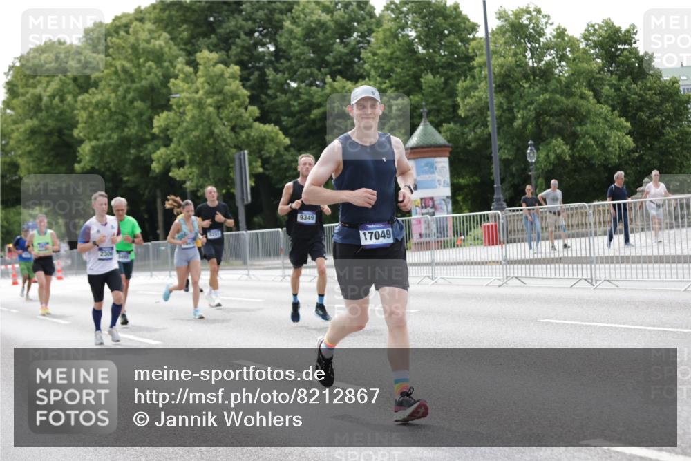 29.06.2025 - hella hamburg halbmarathon Jannik Wohlers http://msf.ph/oto/8212867 29.06.2025 10:26:39 Lombardsbrücke 1530, 1793, 1973, 2045, 2306, 4358, 5494, 5495, 5707, 6637, 7234, 7314, 8056, 8281, 9349, 10077, 10465, 11110, 13462, 14020, 14021, 15108, 16479, 17049, 17445, 18962, 18976, 18978 meine-sportfotos.de