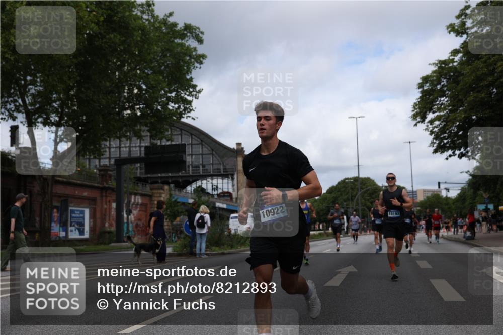 29.06.2025 - hella hamburg halbmarathon Yannick Fuchs http://msf.ph/oto/8212893 29.06.2025 10:32:32 20KM 1505, 2404, 3480, 3790, 5791, 7152, 7154, 7743, 8002, 8571, 9017, 9171, 9643, 9944, 10793, 10922, 11106, 11952, 13148, 13595, 13900, 14274, 15303, 15382, 15888, 16698, 17726, 18103, 18193, 18276, 18277, 18723 meine-sportfotos.de