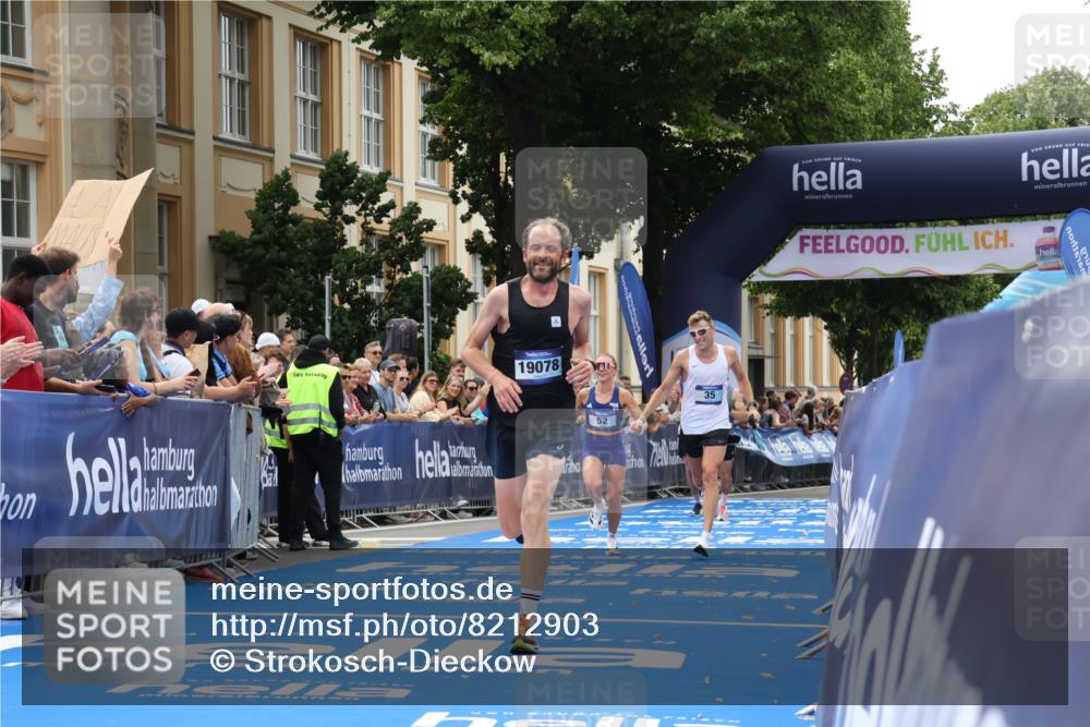29.06.2025 - hella hamburg halbmarathon Strokosch-Dieckow http://msf.ph/oto/8212903 29.06.2025 10:23:25 Ziel 35, 52, 9385, 16169, 17771, 19078 meine-sportfotos.de