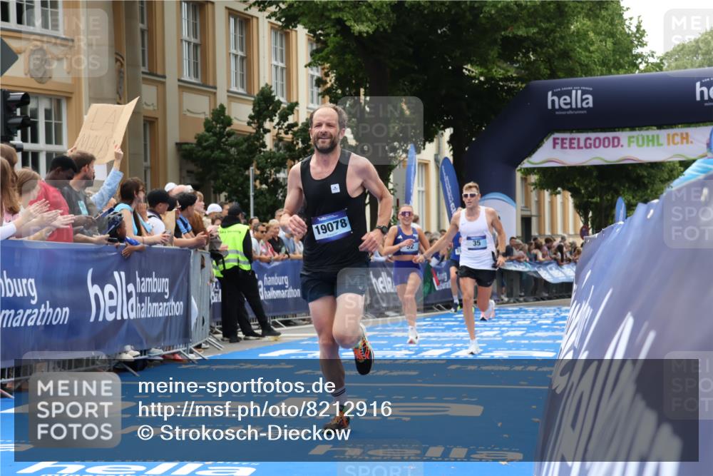 29.06.2025 - hella hamburg halbmarathon Strokosch-Dieckow http://msf.ph/oto/8212916 29.06.2025 10:23:25 Ziel 35, 52, 9385, 16169, 17771, 19078 meine-sportfotos.de