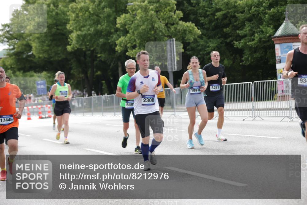 29.06.2025 - hella hamburg halbmarathon Jannik Wohlers http://msf.ph/oto/8212976 29.06.2025 10:26:41 Lombardsbrücke 1530, 1793, 1973, 2045, 2306, 4358, 5494, 5495, 5707, 6259, 6637, 7234, 7314, 8056, 8281, 9349, 10077, 10465, 11110, 13462, 14020, 14021, 15108, 15641, 16479, 17049, 17445, 18962, 18976, 18978 meine-sportfotos.de