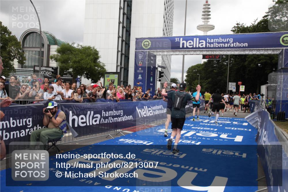 29.06.2025 - hella hamburg halbmarathon Michael Strokosch http://msf.ph/oto/8213007 29.06.2025 10:47:11 Ziel 1460, 4093, 4377, 5472, 6373, 6700, 7908, 9794, 12579, 13007, 14783, 15684 meine-sportfotos.de