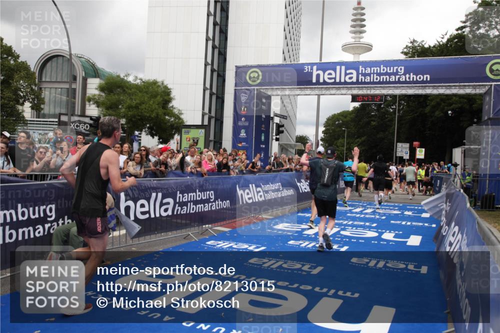 29.06.2025 - hella hamburg halbmarathon Michael Strokosch http://msf.ph/oto/8213015 29.06.2025 10:47:11 Ziel 1460, 4093, 4377, 5472, 6373, 6700, 7908, 9794, 12579, 13007, 14783, 15684 meine-sportfotos.de
