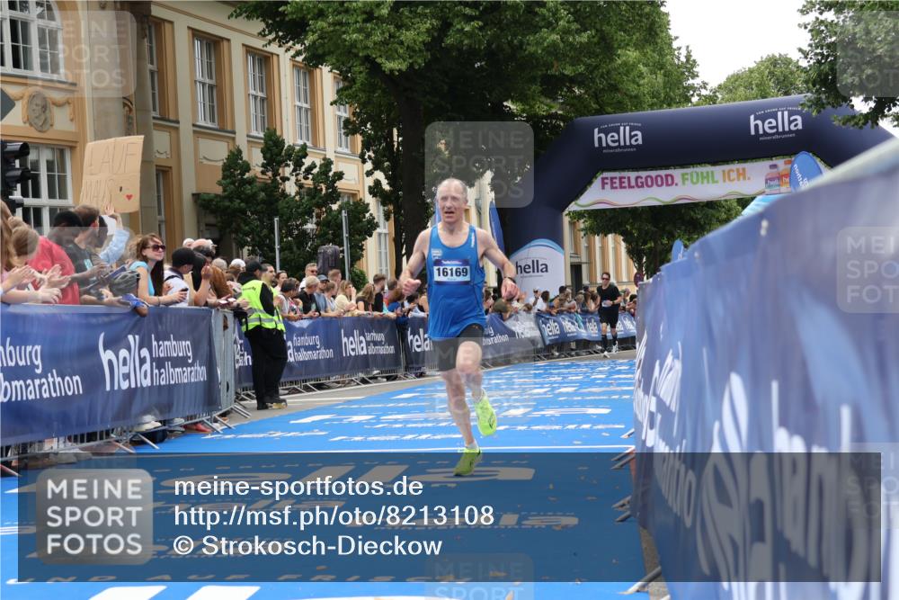 29.06.2025 - hella hamburg halbmarathon Strokosch-Dieckow http://msf.ph/oto/8213108 29.06.2025 10:23:34 Ziel 5301, 7834, 16169 meine-sportfotos.de