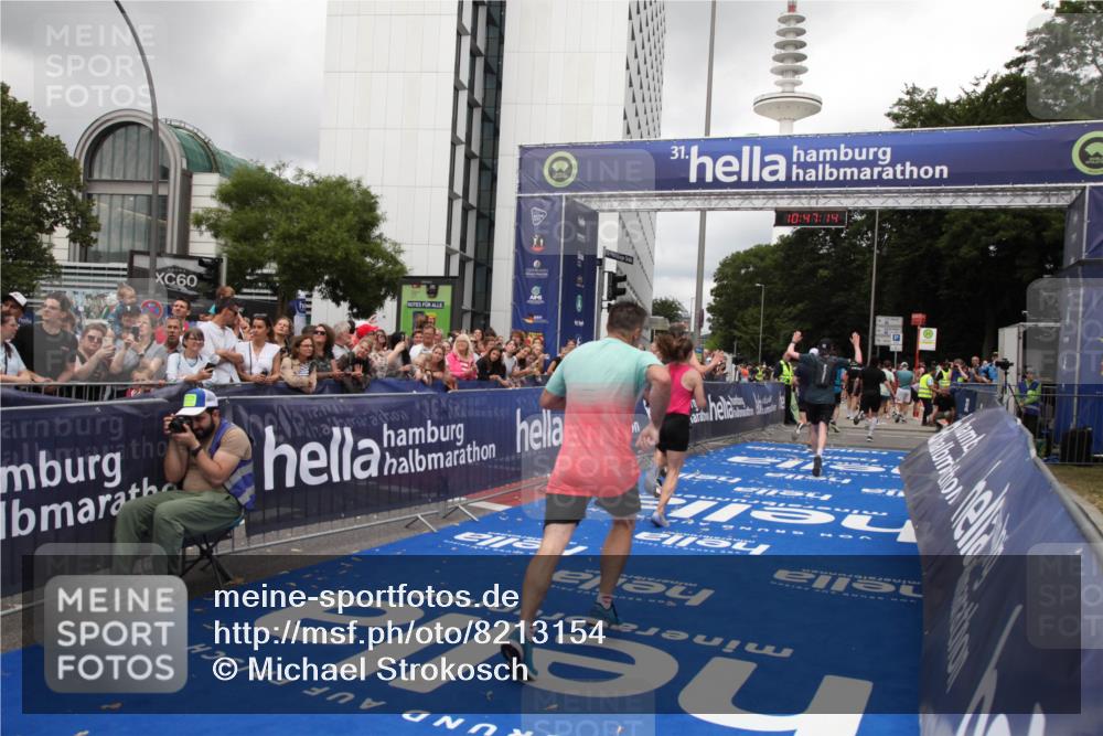 29.06.2025 - hella hamburg halbmarathon Michael Strokosch http://msf.ph/oto/8213154 29.06.2025 10:47:13 Ziel 1460, 2623, 4093, 5472, 6373, 6700, 6716, 7480, 7908, 12579, 13007, 15684, 17718, 17915 meine-sportfotos.de