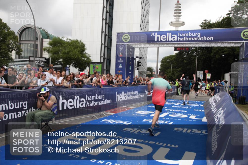 29.06.2025 - hella hamburg halbmarathon Michael Strokosch http://msf.ph/oto/8213207 29.06.2025 10:47:13 Ziel 1460, 2623, 4093, 5472, 6373, 6700, 6716, 7480, 7908, 12579, 13007, 15684, 17718, 17915 meine-sportfotos.de