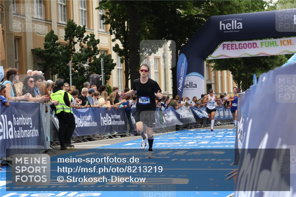 29.06.2025 - hella hamburg halbmarathon Strokosch-Dieckow http://msf.ph/oto/8213219 29.06.2025 10:23:39 Ziel 5301, 6699, 7834, 9151, 16169 meine-sportfotos.de