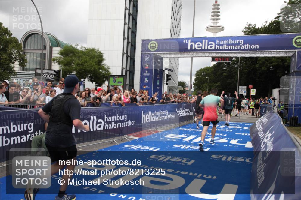 29.06.2025 - hella hamburg halbmarathon Michael Strokosch http://msf.ph/oto/8213225 29.06.2025 10:47:14 Ziel 1460, 2623, 4093, 6373, 6700, 6716, 7480, 7908, 10208, 10211, 12579, 13007, 15684, 17718, 17915 meine-sportfotos.de