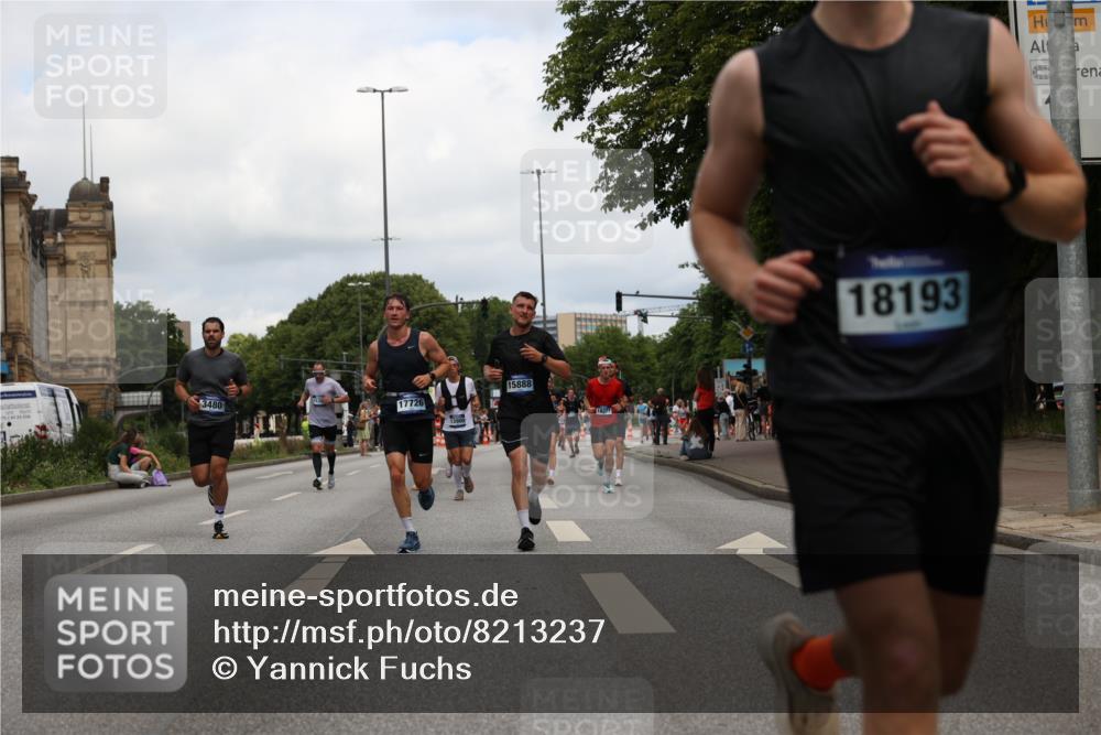 29.06.2025 - hella hamburg halbmarathon Yannick Fuchs http://msf.ph/oto/8213237 29.06.2025 10:32:34 20KM 1505, 3480, 5791, 7152, 7154, 7743, 8002, 8571, 9017, 9171, 9643, 9944, 10793, 10922, 11106, 11952, 13148, 13595, 13900, 14274, 15303, 15382, 15888, 16698, 17726, 18193, 18276, 18277, 18529, 18723 meine-sportfotos.de