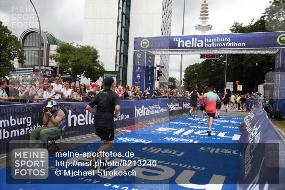 29.06.2025 - hella hamburg halbmarathon Michael Strokosch http://msf.ph/oto/8213240 29.06.2025 10:47:14 Ziel 1460, 2623, 4093, 6373, 6700, 6716, 7480, 7908, 10208, 10211, 12579, 13007, 15684, 17718, 17915 meine-sportfotos.de