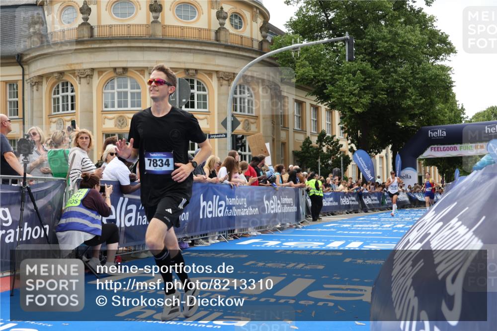 29.06.2025 - hella hamburg halbmarathon Strokosch-Dieckow http://msf.ph/oto/8213310 29.06.2025 10:23:41 Ziel 5301, 6699, 7834, 9151, 9447, 10780 meine-sportfotos.de