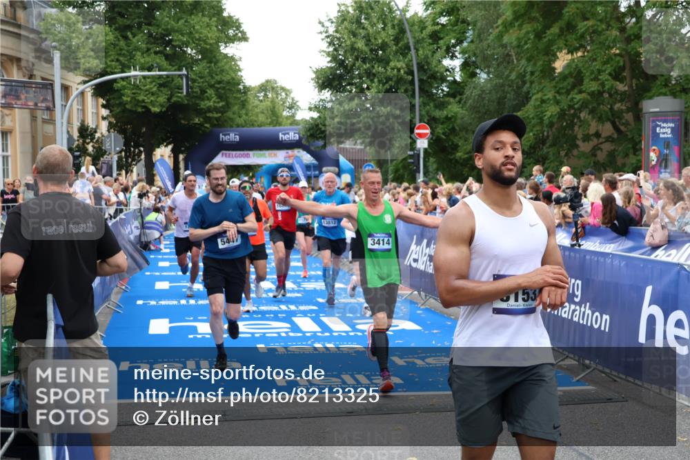 29.06.2025 - hella hamburg halbmarathon Zöllner http://msf.ph/oto/8213325 29.06.2025 10:50:38 Ziel 1399, 1750, 3414, 4346, 5447, 6282, 6662, 7397, 7583, 7786, 8153, 8576, 9057, 11214, 13808, 13812, 13875, 15519, 15803, 16291, 16806, 17179, 17247, 18006, 18413 meine-sportfotos.de